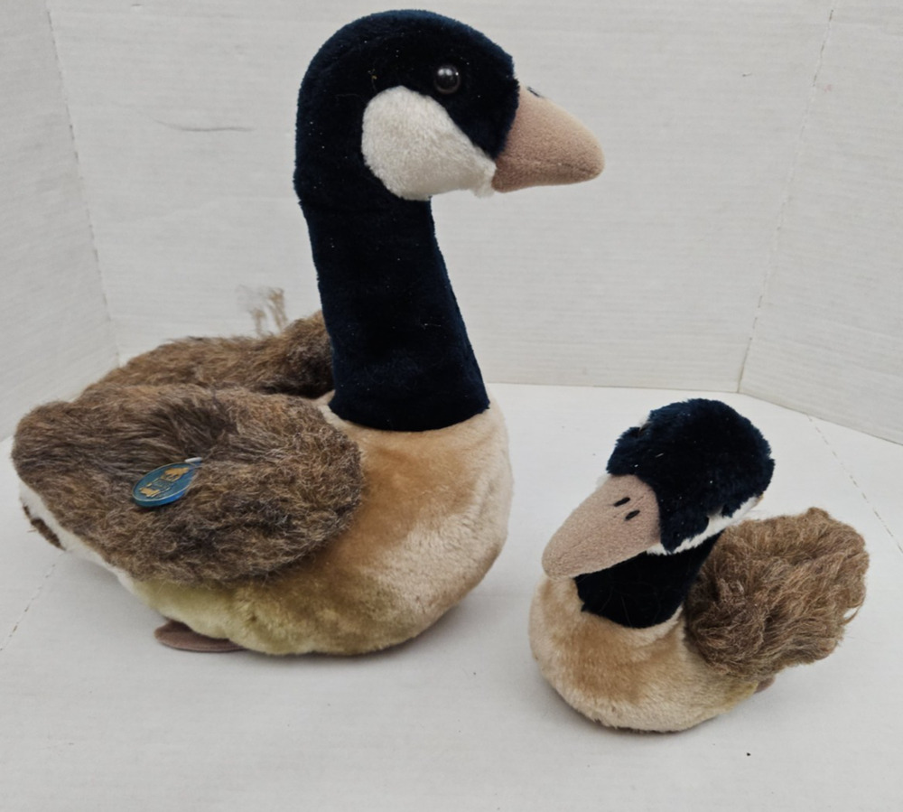 Vintage 1983 Dakin Canadan Goose Plush - Realistic Lifelike display Lot